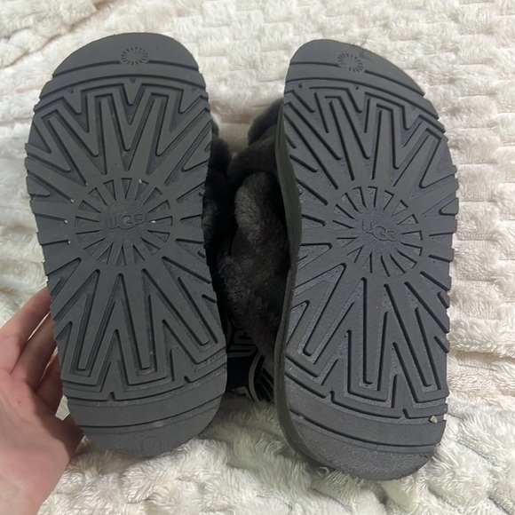 Ugg platform slides size 9 - Picture 3 of 4